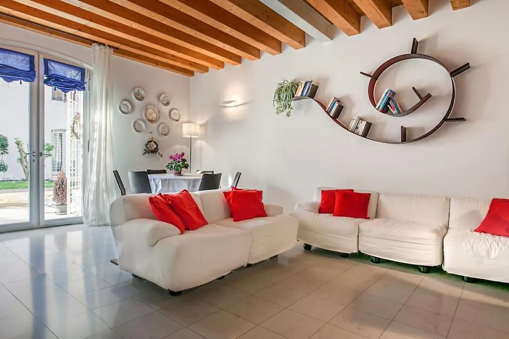 Three Floors Home Venice Apartment