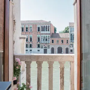 Palace Canal View By Wonderful Italy Venedig